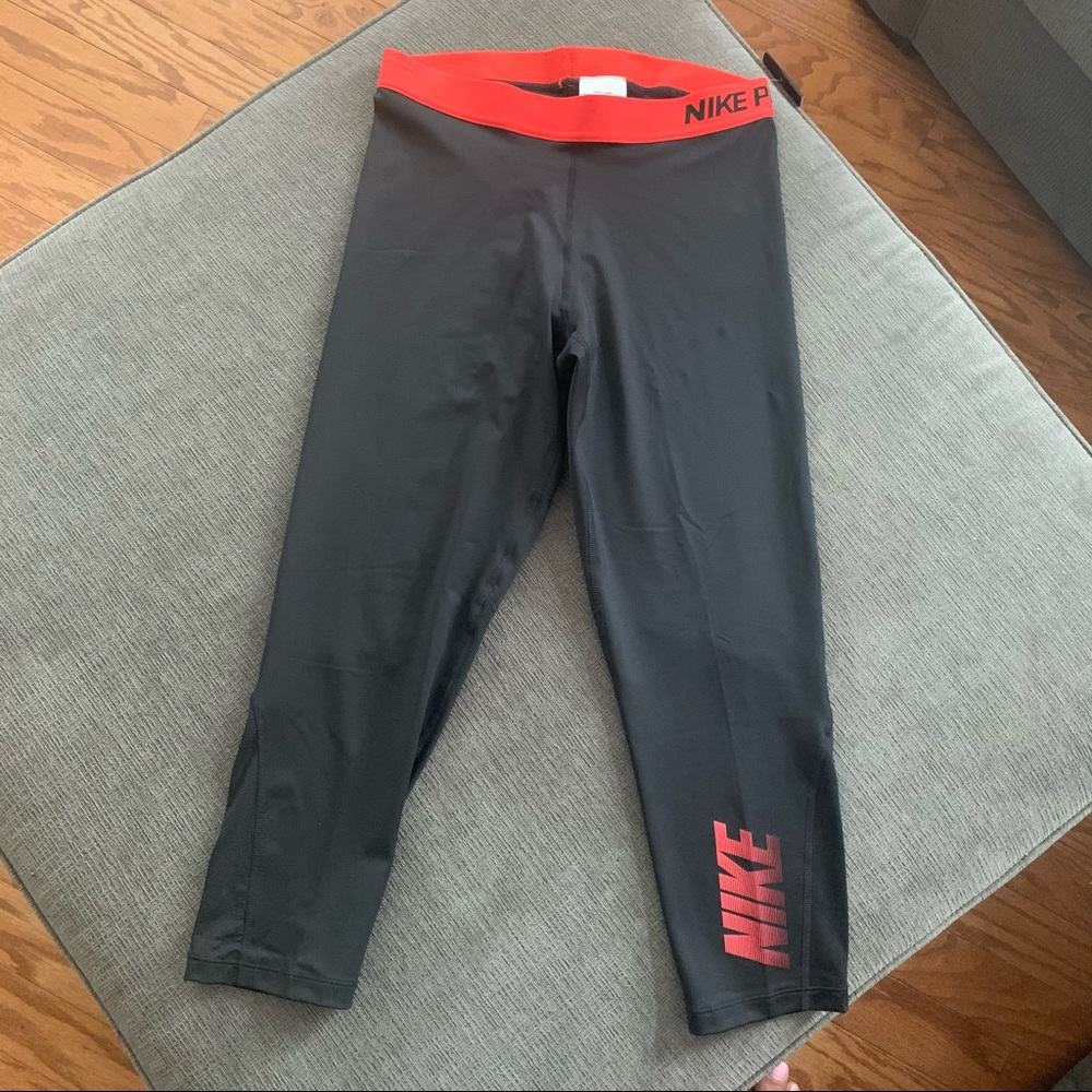 NWT NIKE PRO Black Hypercool Crop Pants Size Large